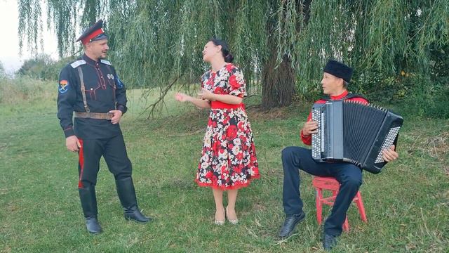 "Варенички" - 🎵 Захар Пожидаев 🎶 Екатерина Ерошенко 🪗 Андрей Ерошенко смотреть онлайн