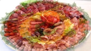 Мясная нарезка на праздничный стол Фото