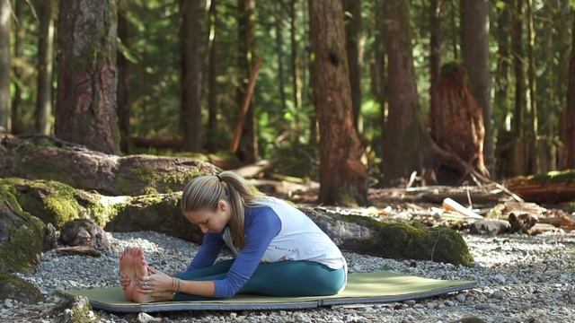 15 min Beginner YOGA/STRETCH Class | Gentle Yoga To Improve Flexibility смотреть онлайн
