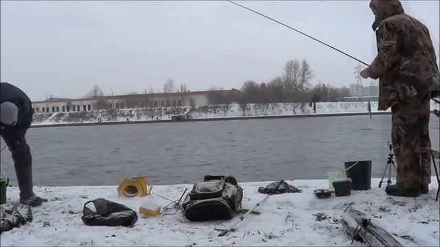 Экстремальный фидер в первый зимний день в Марьино смотреть онлайн