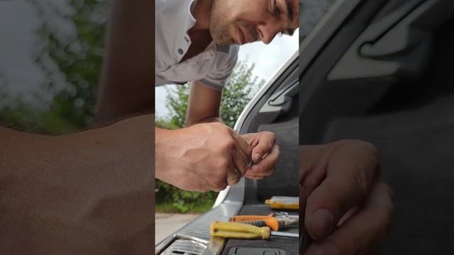 ремонт замка багажника Мерседес w211. не працює дотяжка. як зняти обшивку ляди. смотреть онлайн