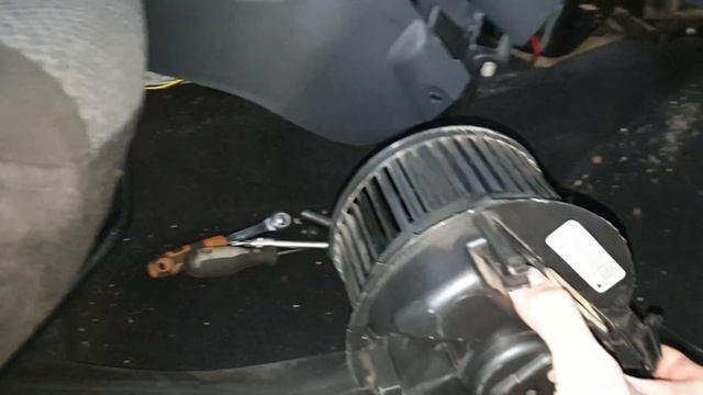 Замена мотора отопителя рено логан 1 с минимальным разбором смотреть онлайн