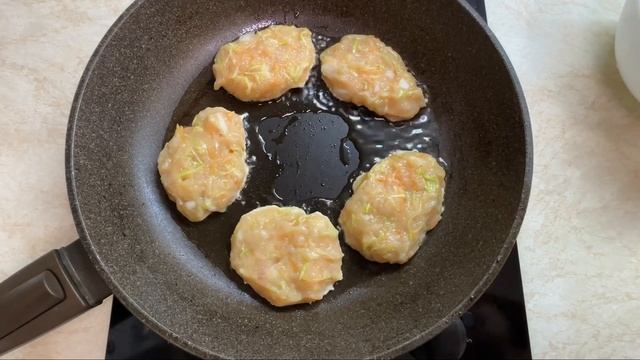 Беру КАБАЧОК и готовлю такую вкусноту. Куриные котлетки с кабачком. Супер нежные и вкусные. смотреть онлайн
