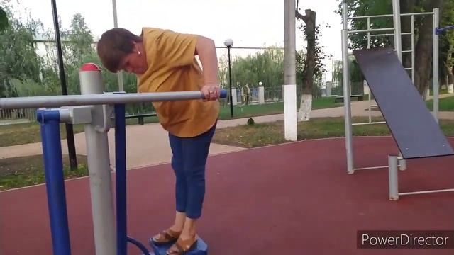 Тренажёры и детская площадка рядом со 2 школы ст.Выселки Краснодарский край. смотреть онлайн