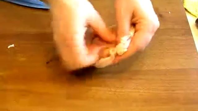 Отварная курица фаршированная яйцом с зеленью смотреть онлайн