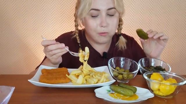 СУП ХОЛОДНЫЙ СВЕКОЛЬНИК РЫБНЫЕ ПАЛОЧКИ МУКБАНГ АСМР | COLD BEETROOT SOUP FISH STICKS MUKBANG ASMR 먹 смотреть онлайн