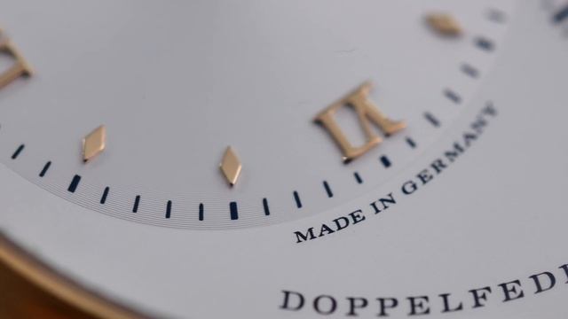 A. Lange & Söhne Lange 1 Review - Best high-end dress watch? смотреть онлайн
