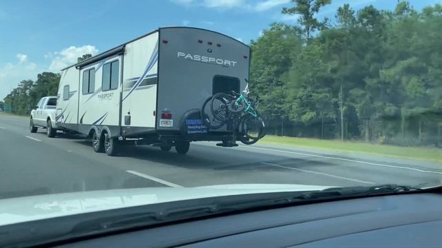 140 км/ч - скорость буксировки американского прицепа. Оперативный репортаж. смотреть онлайн