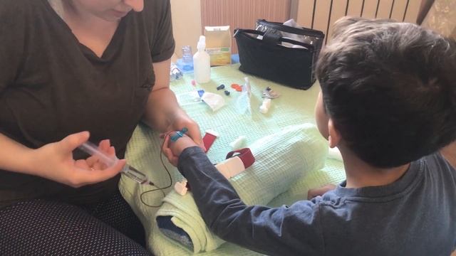 Как правильно сделать укол ребенку дома смотреть онлайн