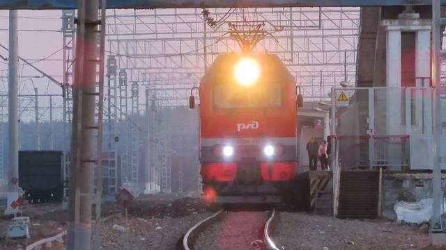 Электровоз ЭП2К-147 с поездом№140М Брянск-Санкт Петербург - 9 путь станции Малоярославец 11.04.2021 смотреть онлайн