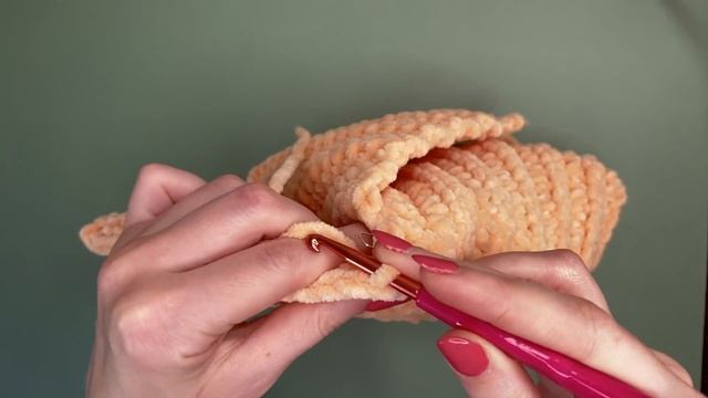 БАЛАКЛАВА-ШАПКА с ушками из плюшевой пряжи крючком I TikTok crochet? смотреть онлайн