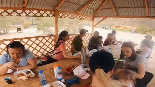 Уникальные дети на Чарынском каньоне и Бартогайском водохранилище смотреть онлайн