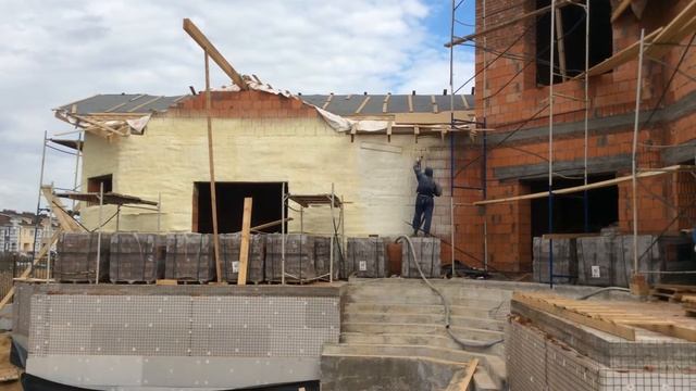 Утепление пеной цена Утепление домов снаружи и фасада дома из газобетона и кирпича от 1500руб.м2 смотреть онлайн