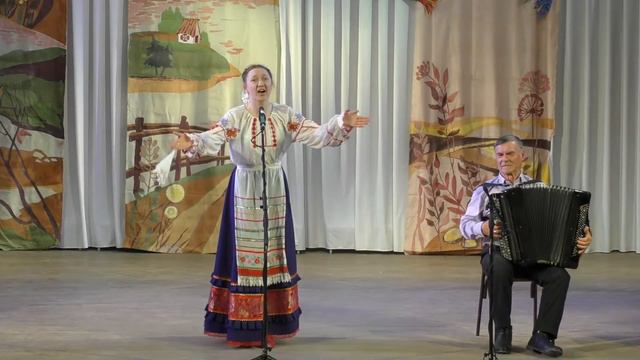 Ревякина Екатерина, солистка ансамбля народной песни "Лазоревый цвет" Мостовской ДШИ смотреть онлайн