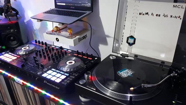 MCL (MICRO CHIP LEAGUE) FEAT. FRANK S - BLAME IT ON THE SAMBA (EXTENDED MIX) - 1990 смотреть онлайн