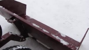 Лопата на колесах для уборки снега