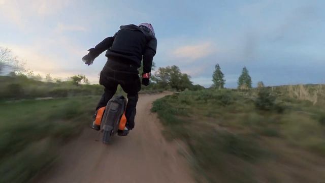 INMOTION V12 HT Insane Mini Electric Dirt Bike Sound Board (No handlebars or Rear Tire) 40 Mph смотреть онлайн