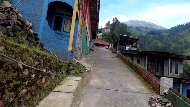 NEPAL VAN JAVA, Magelang?Jimmy Eat World - The Middle смотреть онлайн