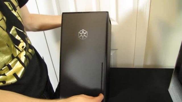 Silverstone Fortress FT03-Mini mITX Computer Case Unboxing & First Look Linus Tech Tips смотреть онлайн