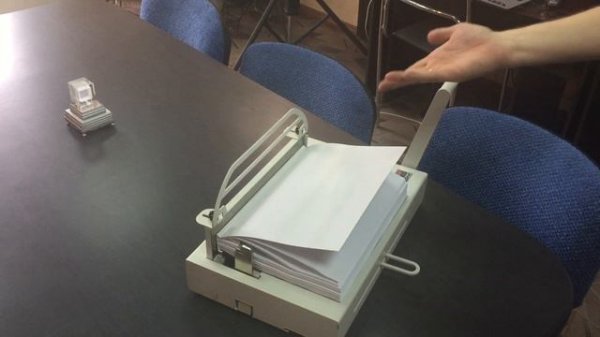 Раскрепление переплетенного документа 300 листов Metalbind на OPUS Atlas 300 mono