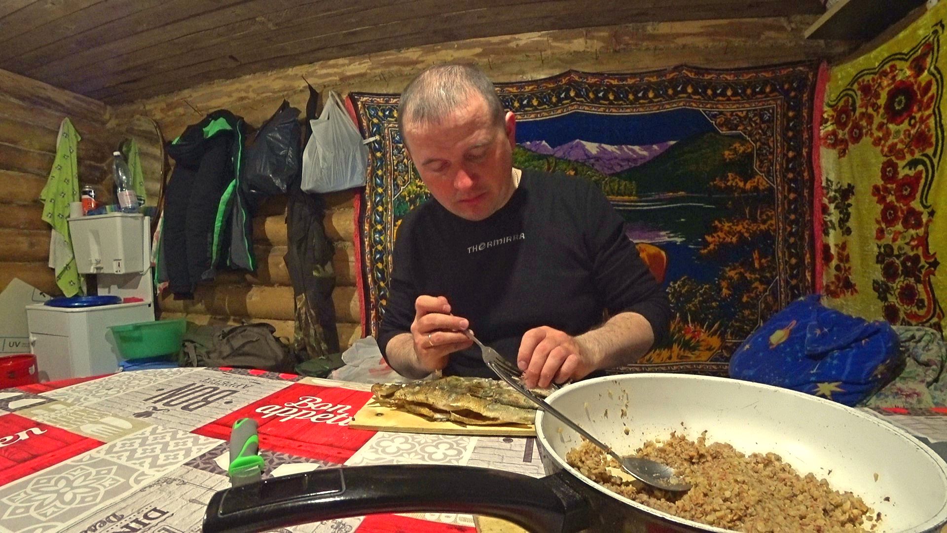 Буран сломан! Ночь в избе! Попал в сильную метель! Готовим хариуса на углях. смотреть онлайн