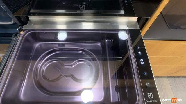Vakuovací zásuvka KBV4T | Electrolux смотреть онлайн