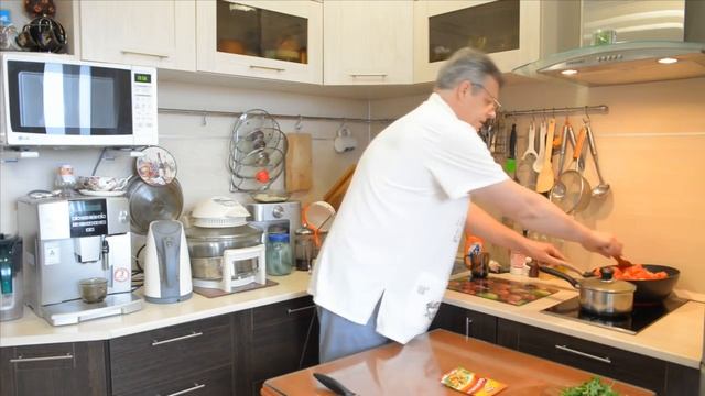 Чахохбили из курицы — это грузинское блюдо, приготовленное из курицы с овощами. смотреть онлайн