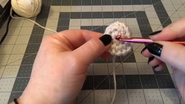 #crochetspider How to Crochet a Spider Tutorial смотреть онлайн