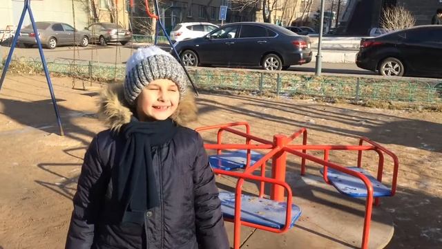 VLOG Прогулка по Астане??♂️ Идём в Yaprak Doner Кушаем сосиски смотреть онлайн