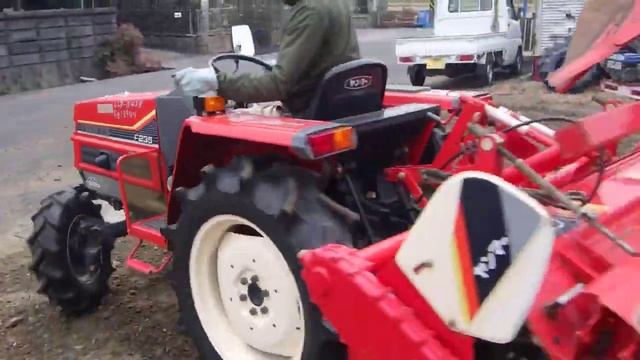 Японский дизельный мини трактор YANMAR F235 смотреть онлайн