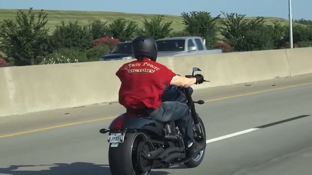 VICTORY HAMMER 8 BALL - EXHAUST COMPARISON смотреть онлайн