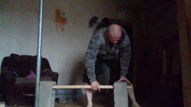 я слабач ,черенок от лопаты 1м20см толщина 39,72 пробовал разбить ногой смотреть онлайн