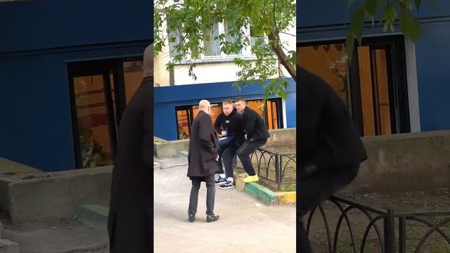 Просто он очень резкий) смотреть онлайн