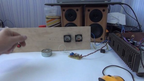 Стрелочный индикатор выходной мощности. VU Meter.