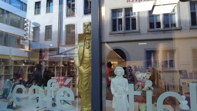 Бонн, центр города, дом Людвига Бетховена. Bonn, Stadtmitte, Beethoven-Haus смотреть онлайн