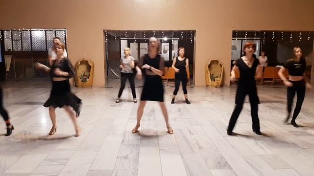 Ча-ча-ча соло. Базовые фигуры. Начинающий уровень. Solo Cha-cha-cha Routin смотреть онлайн