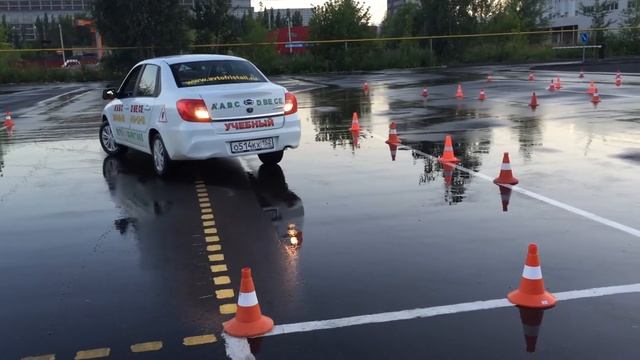 Типичные ошибки на автодроме Упражнение параллельная парковка.