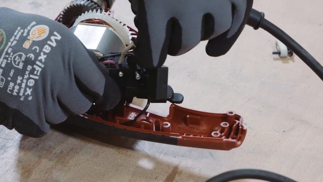 Самостоятельный ремонт дрели Hilti UD 4. Замена сетевого кабеля смотреть онлайн