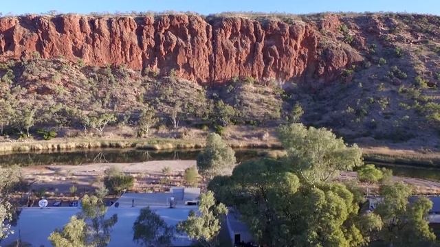 Glen Helen Homestead Lodge смотреть онлайн