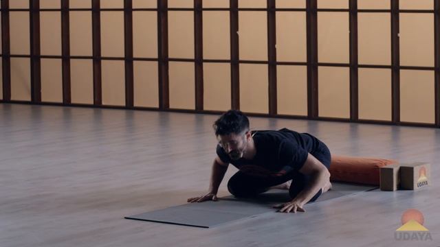 DAY 22 - CHILL OUT | AVERAGE JOGA Beginner's Yoga Program | Full YouTube Series смотреть онлайн