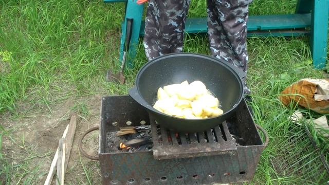 КАРТОХА ФРИ в КАЗАНКЕ . Обзор дачи . РЕБРА НА УГЛЯХ и в КАЗАНКЕ . смотреть онлайн