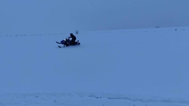 гонка двух снегоходов смотреть онлайн