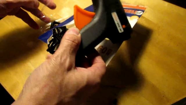 распаковка клеевого пистолета !! смотреть онлайн