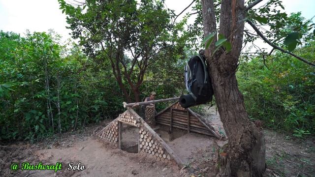 SURVIVAL EARTH LODGE CABIN - Warm Shelter and Fireplace Build - Bushcraft Cam in the Earth смотреть онлайн