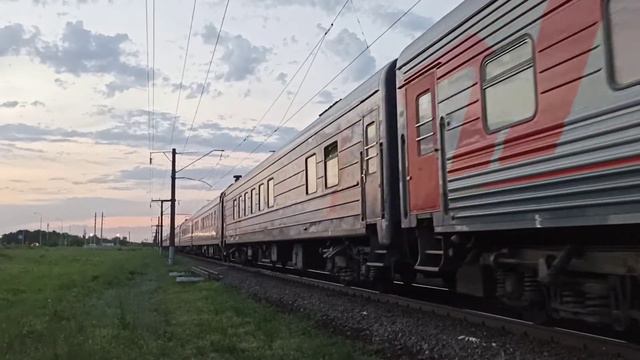 "Пробка" Электровоз ЭП1М-440 с поездом №84 Москва-Адлер отправляется с перегона! смотреть онлайн