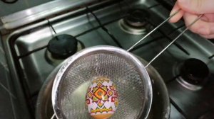 Как клеить термопленку на пасхальные яйца. How to glue stickers on Easter eggs.  Крашанки. Писанки.