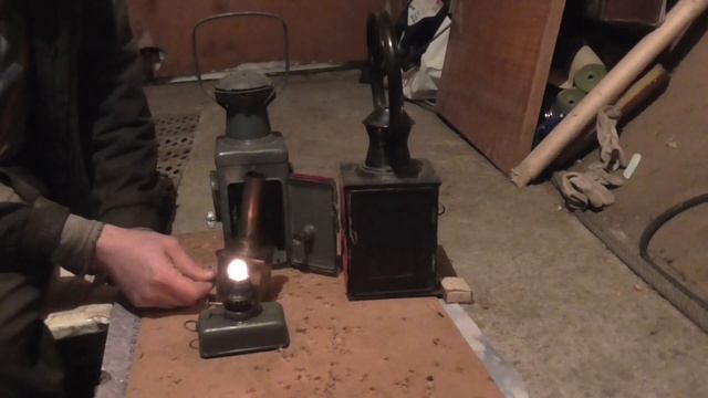 Сигнальный железнодорожный керосиновый фонарь 1960 года. смотреть онлайн