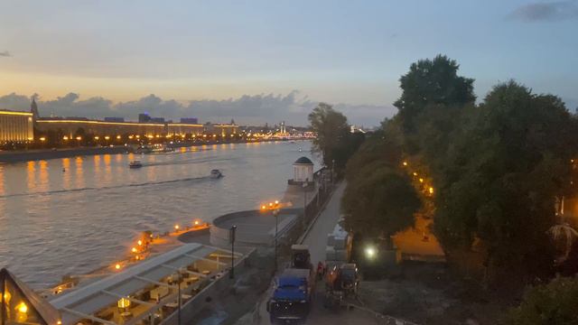 Прогулка в Москве с Горшком 18.08.2024 смотреть онлайн