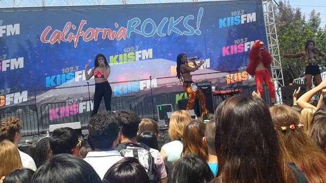 Ugly Heart - GRL - Wango Tango 2014 смотреть онлайн