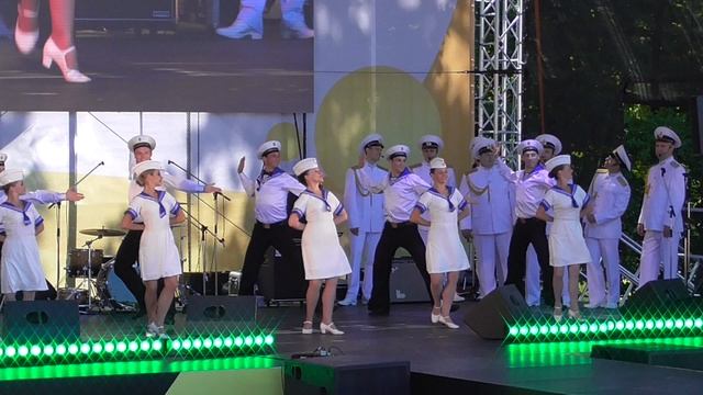 Ансамбль песни и пляски Балтийского Флота "Эх Яблочко" !.MP4 смотреть онлайн